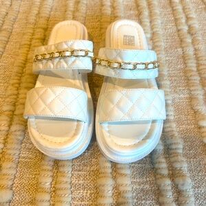 White Quilted Sandals with Gold Chain☀️